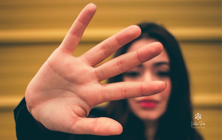 Cuando poner límites duele: el eco de la niña que no quería molestar